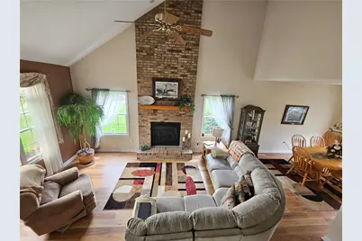 105 Sunburst Ct, Center Township, PA 16001 - Photo 3