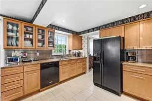 2539 Lindenwood Dr, Pittsburgh, PA 15241 - Photo 11
