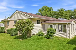 275 S Crescent Dr, Hermitage, PA 16148 - Photo 7