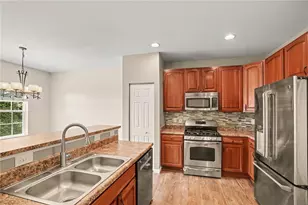291 Maple Ridge Dr, Cecil, PA 15317 - Photo 9