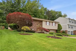 1409 Royal Park Blvd, South Park, PA 15129 - Photo 3
