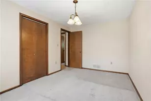 1409 Royal Park Blvd, South Park, PA 15129 - Photo 21