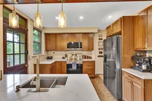 2002 Lacrosse St, Pittsburgh, PA 15218 - Photo 11