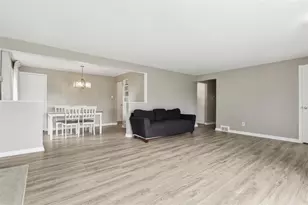 4798 Doverdell Dr, Pittsburgh, PA 15236 - Photo 7
