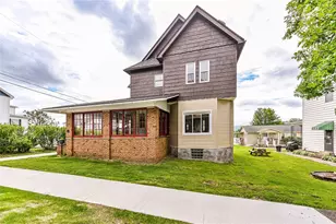 301 College Ave, Mt Pleasant Boro, PA 15666 - Photo 3
