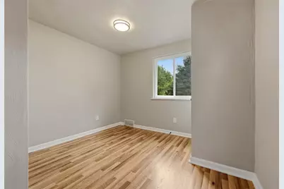 270 Fiesta Dr, Pittsburgh, PA 15239 - Photo 19
