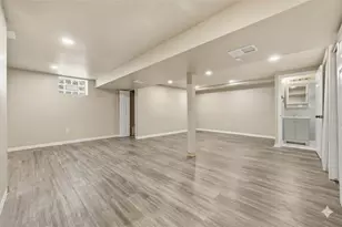 270 Fiesta Dr, Pittsburgh, PA 15239 - Photo 23
