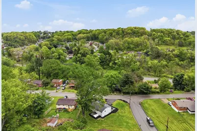 270 Fiesta Dr, Pittsburgh, PA 15239 - Photo 29