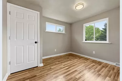 270 Fiesta Dr, Pittsburgh, PA 15239 - Photo 17