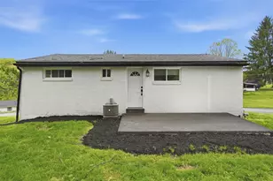 270 Fiesta Dr, Pittsburgh, PA 15239 - Photo 3