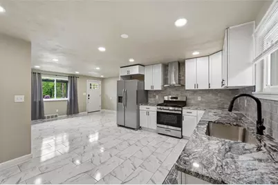270 Fiesta Dr, Pittsburgh, PA 15239 - Photo 9