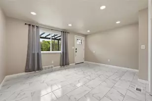 270 Fiesta Dr, Pittsburgh, PA 15239 - Photo 7