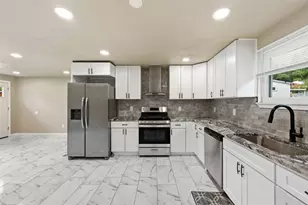 270 Fiesta Dr, Pittsburgh, PA 15239 - Photo 11