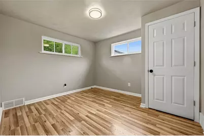 270 Fiesta Dr, Pittsburgh, PA 15239 - Photo 15