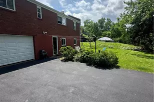 200 Arla Dr, Green Tree, PA 15220 - Photo 15