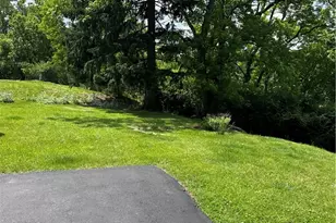 200 Arla Dr, Green Tree, PA 15220 - Photo 17