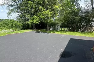 200 Arla Dr, Green Tree, PA 15220 - Photo 13