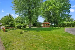 3210 Thornwood Dr, Bethel Park, PA 15102 - Photo 23