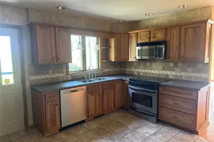 421 Hayes Ln, New Castle, PA 16105 - Photo 11