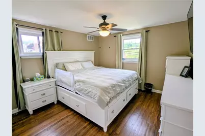 513 W Miller Ave, Munhall, PA 15120 - Photo 13