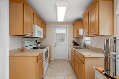 383 Woodcliff Cir, Scott Township, PA 15243 - Photo 9