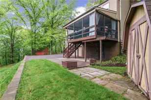 111 William Penn Cir, Leet Township, PA 15143 - Photo 3