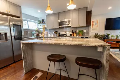 931 Mirror St, Pittsburgh, PA 15217 - Photo 9