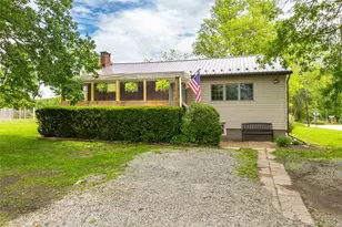 118 E Hillis St, Youngwood, PA 15697 - Photo 1