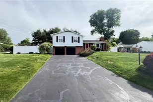 145 Lansdowne Dr, Moon/Crescent Twp, PA 15108 - Photo 3