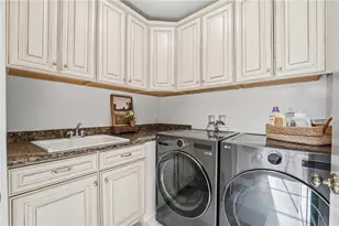 308 Longmore Dr, Adams Township, PA 16046 - Photo 17