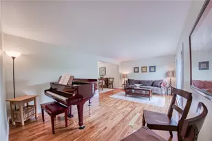 135 Vanderbilt Dr, Pittsburgh, PA 15243 - Photo 9