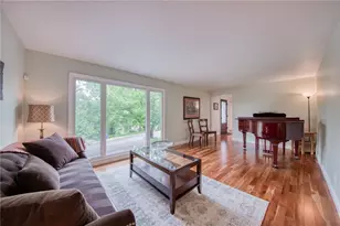 135 Vanderbilt Dr, Pittsburgh, PA 15243 - Photo 11