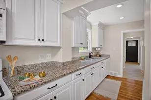 2406 Morrow Pl, Bethel Park, PA 15102 - Photo 15