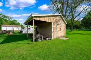 23 Kimberly Dr, Liberty Township, PA 16127 - Photo 9