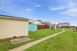 136 Morewood St, Mt Pleasant Boro, PA 15666 - Photo 3