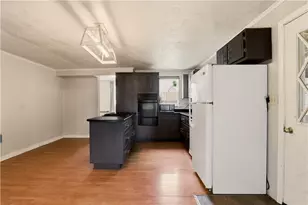 136 Morewood St, Mt Pleasant Boro, PA 15666 - Photo 9