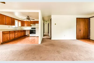 2044 Renton Rd, Pittsburgh, PA 15239 - Photo 5