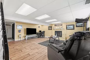 1407 Great Oak Dr, Scott Township, PA 15220 - Photo 23