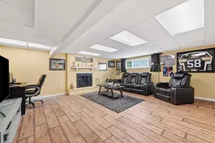 1407 Great Oak Dr, Scott Township, PA 15220 - Photo 25