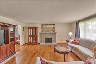 115 Montgomery Dr, Pine Township, PA 15090 - Photo 5