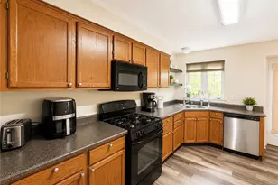 122 Broadstone Dr, Adams Township, PA 16046 - Photo 3