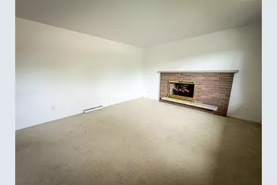 102 Lyn Dale Dr, Center Township, PA 16001 - Photo 5