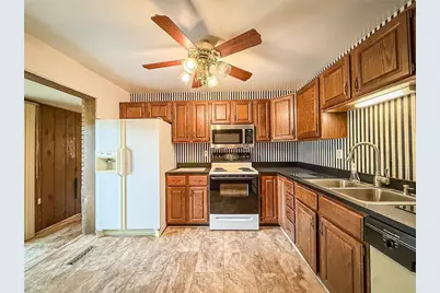 102 Lyn Dale Dr, Center Township, PA 16001 - Photo 9