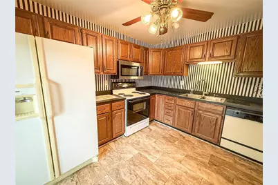 102 Lyn Dale Dr, Center Township, PA 16001 - Photo 7