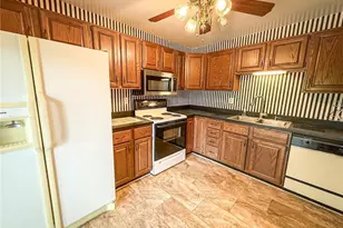 102 Lyn Dale Dr, Center Township, PA 16001 - Photo 7