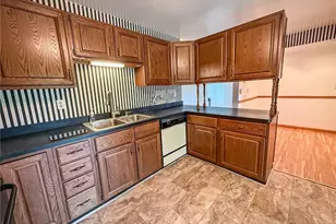 102 Lyn Dale Dr, Center Township, PA 16001 - Photo 7