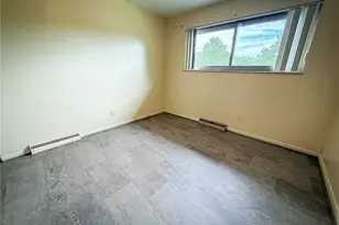 102 Lyn Dale Dr, Center Township, PA 16001 - Photo 17