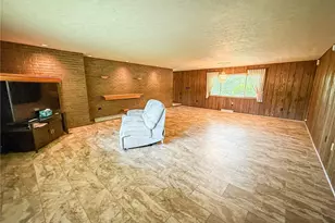 102 Lyn Dale Dr, Center Township, PA 16001 - Photo 27