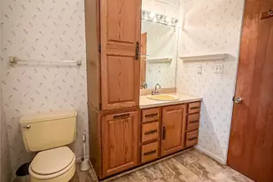 102 Lyn Dale Dr, Center Township, PA 16001 - Photo 25