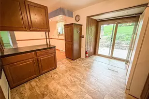 102 Lyn Dale Dr, Center Township, PA 16001 - Photo 9